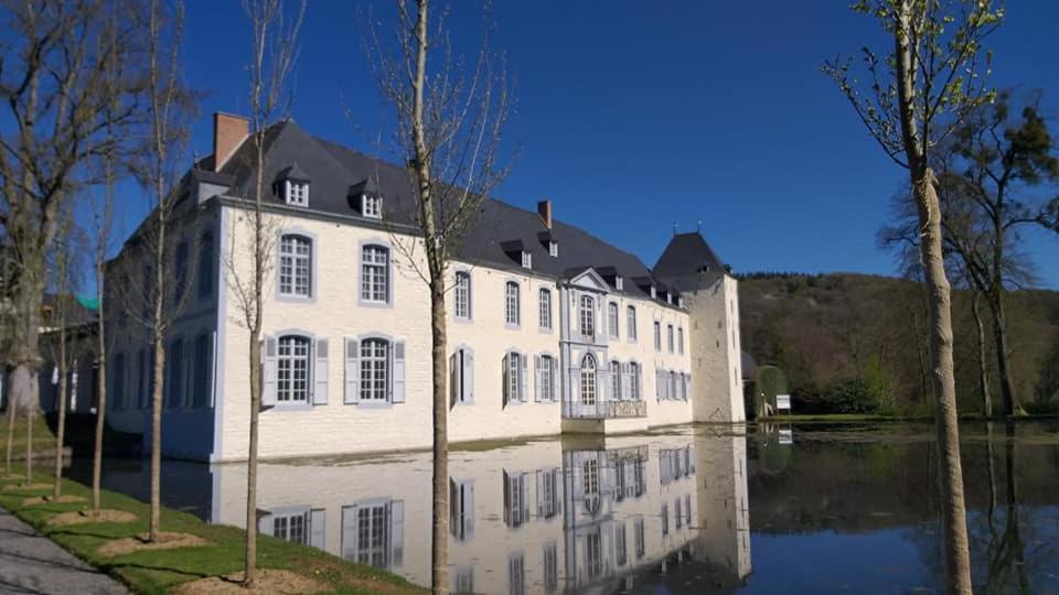 Hotel Au Fond Du Jardin Profondeville Exterior foto